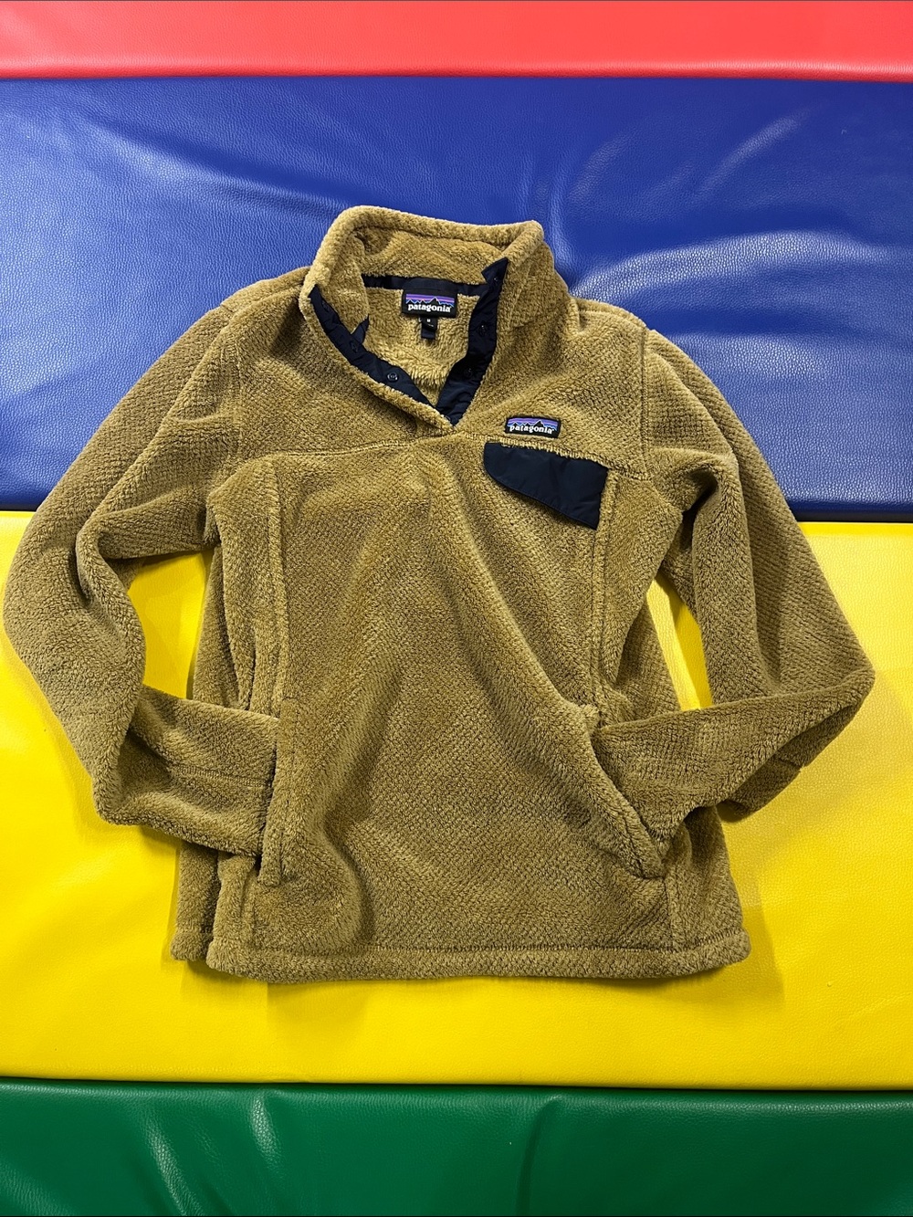 Patagonia women’s medium snap pullover golden tan